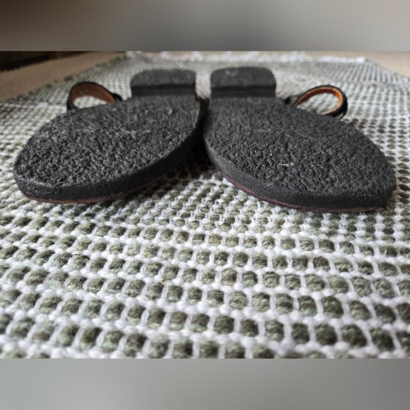 FRYE Riven LEATHER SANDAL Thong 7.5 Southwest Stud Western Coastal Cowgirl EUC - Picture 15 of 15